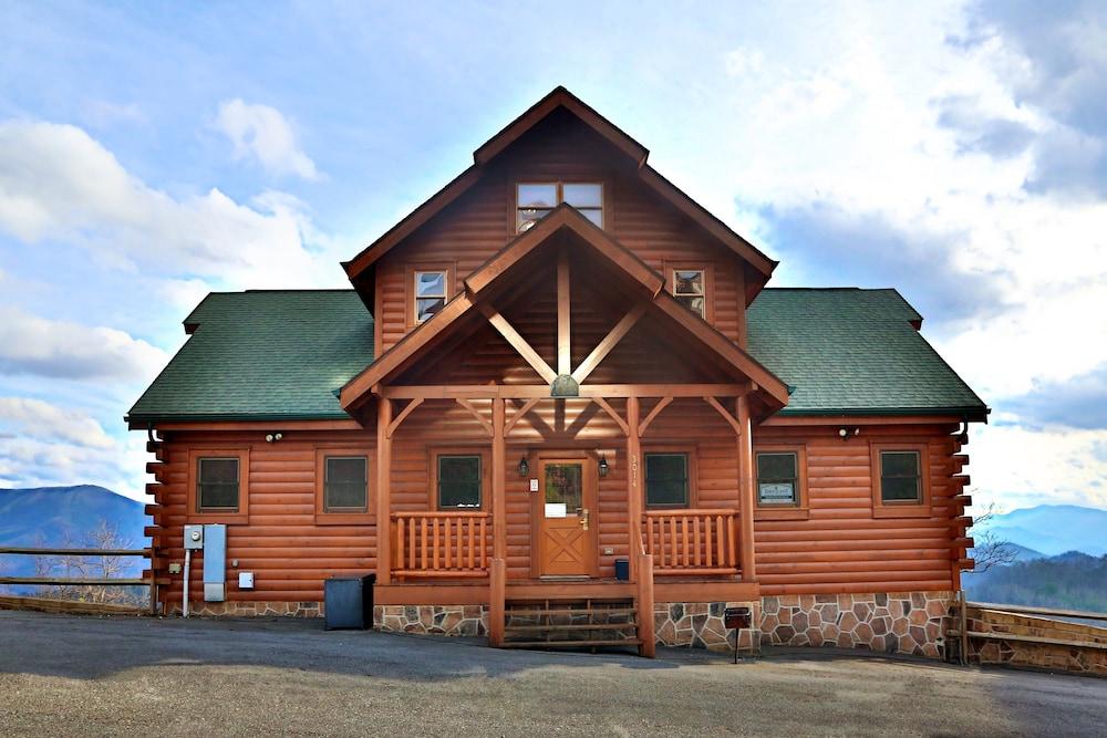 Wavyleaf Retreat - Four Bedroom Cabin