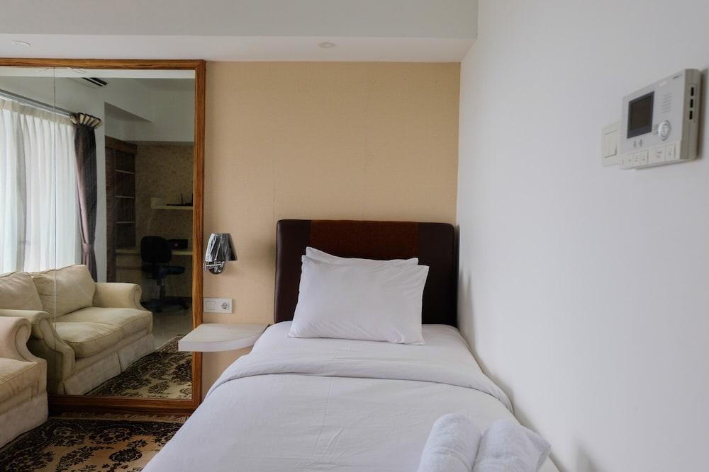 Best Price Studio Skyline Apartment near Summarecon Mall Serpong