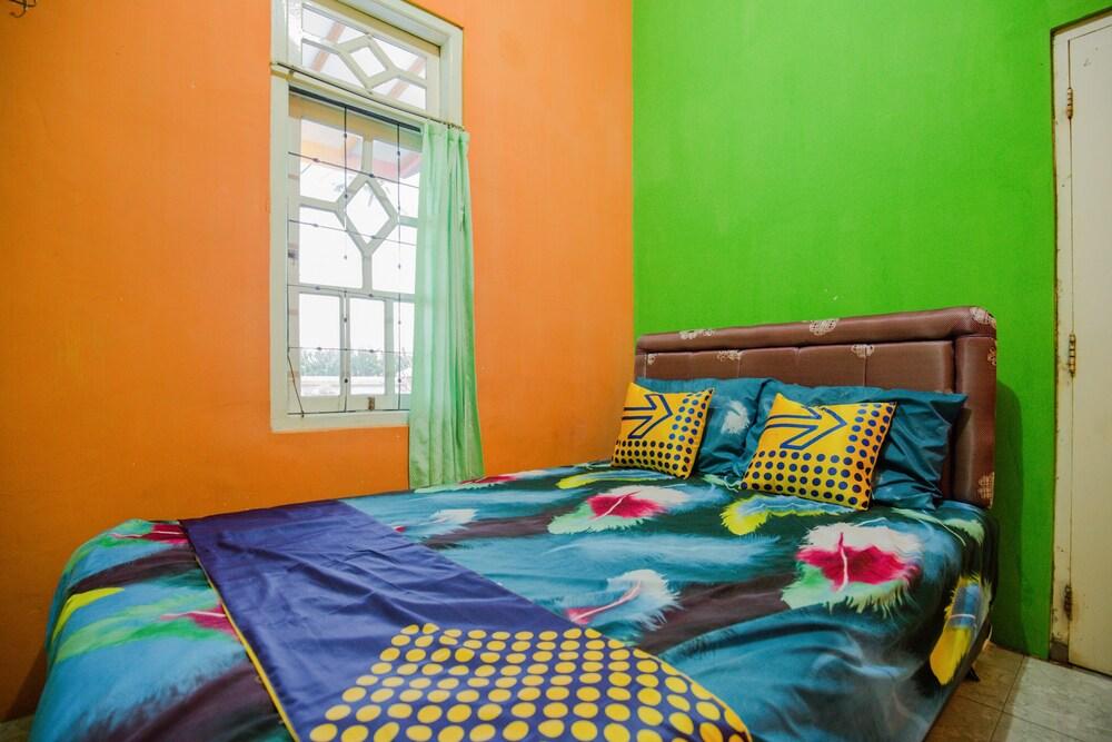 SPOT ON 1747 Griya Karisma Room