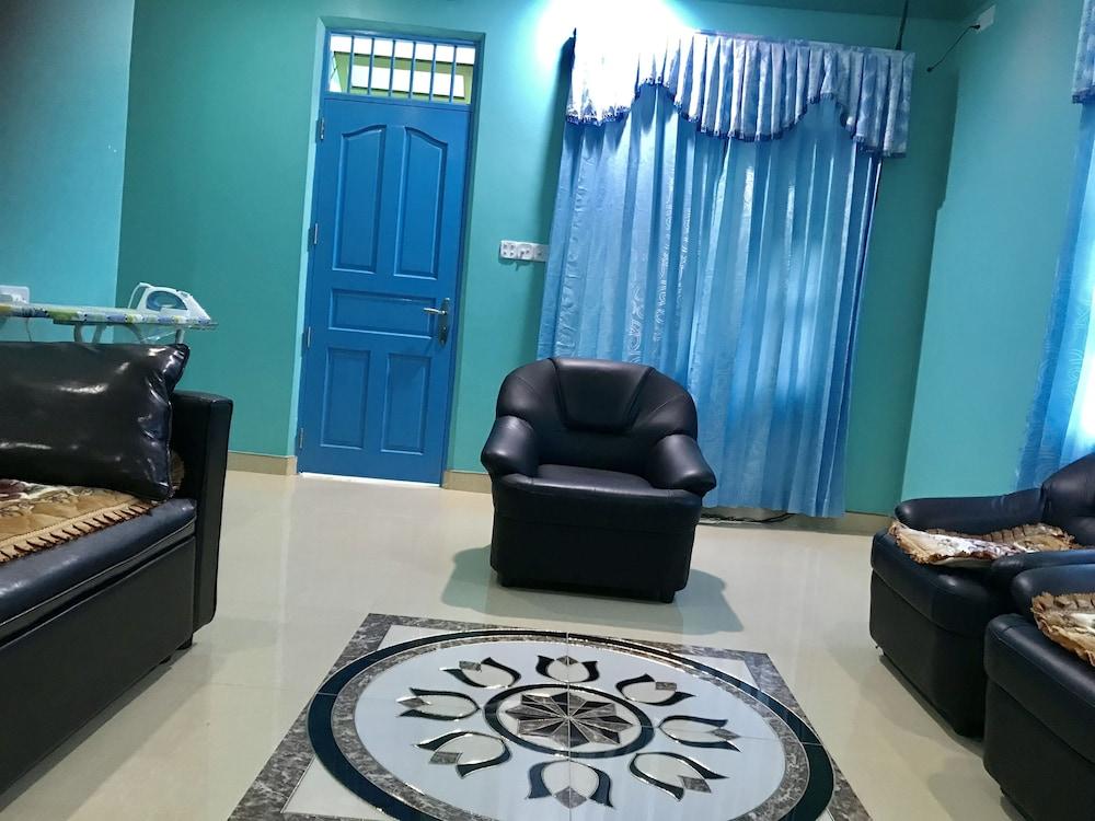Sunnyside Maamendhoo Lobby Sitting Area