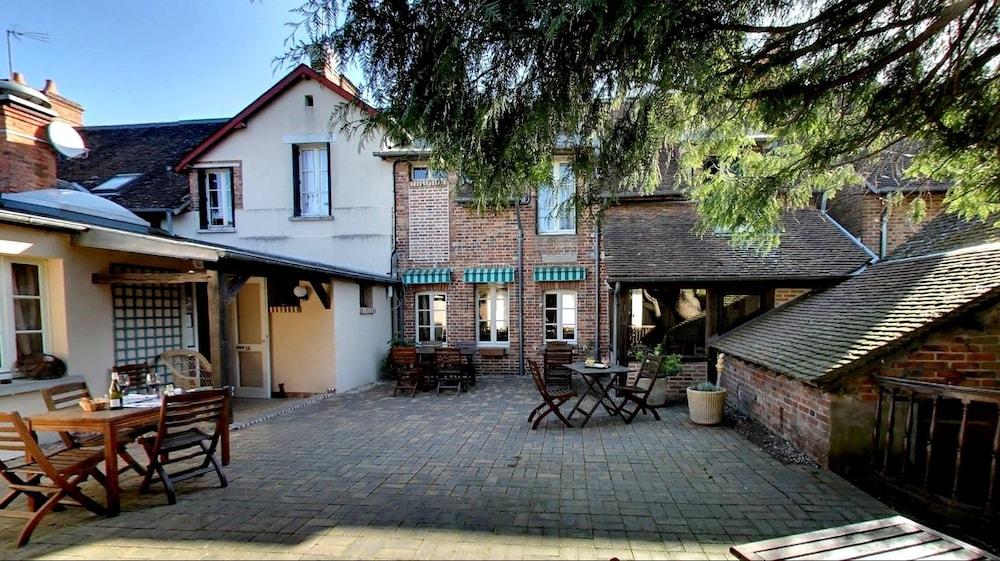 Logis Auberge La Solognote Property Grounds