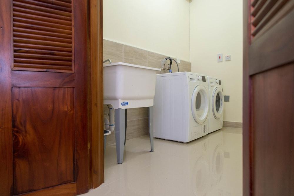 Luxury 3 Level Town House Interior Detail