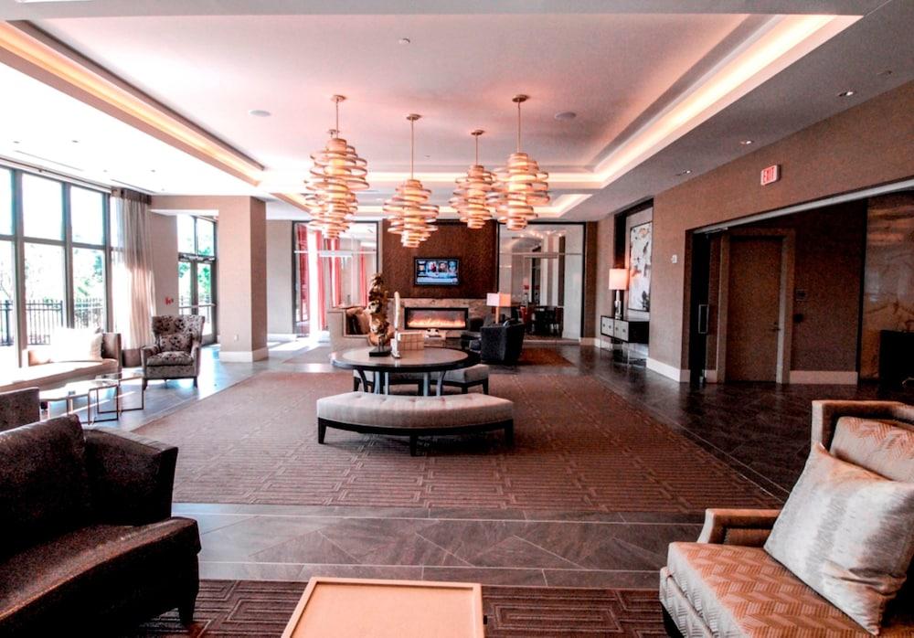 Bluebird Suites in Reston Lobby Sitting Area