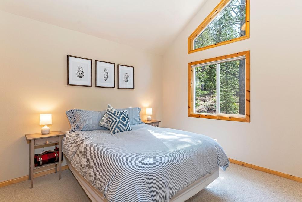 Sierra Haven by Tahoe Mountain Properties Room