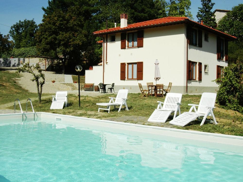 Tranquil Holiday Home in Vicchio With Swimming Pool