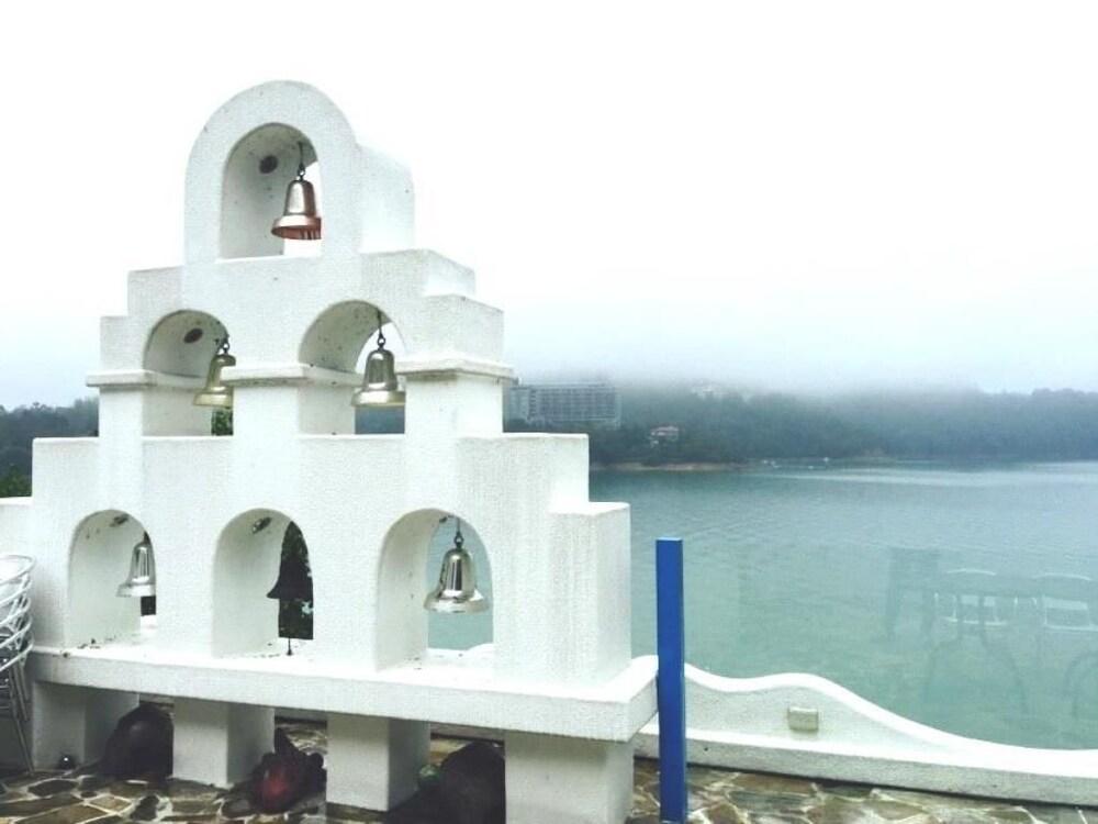 Sun Fog Inn Exterior