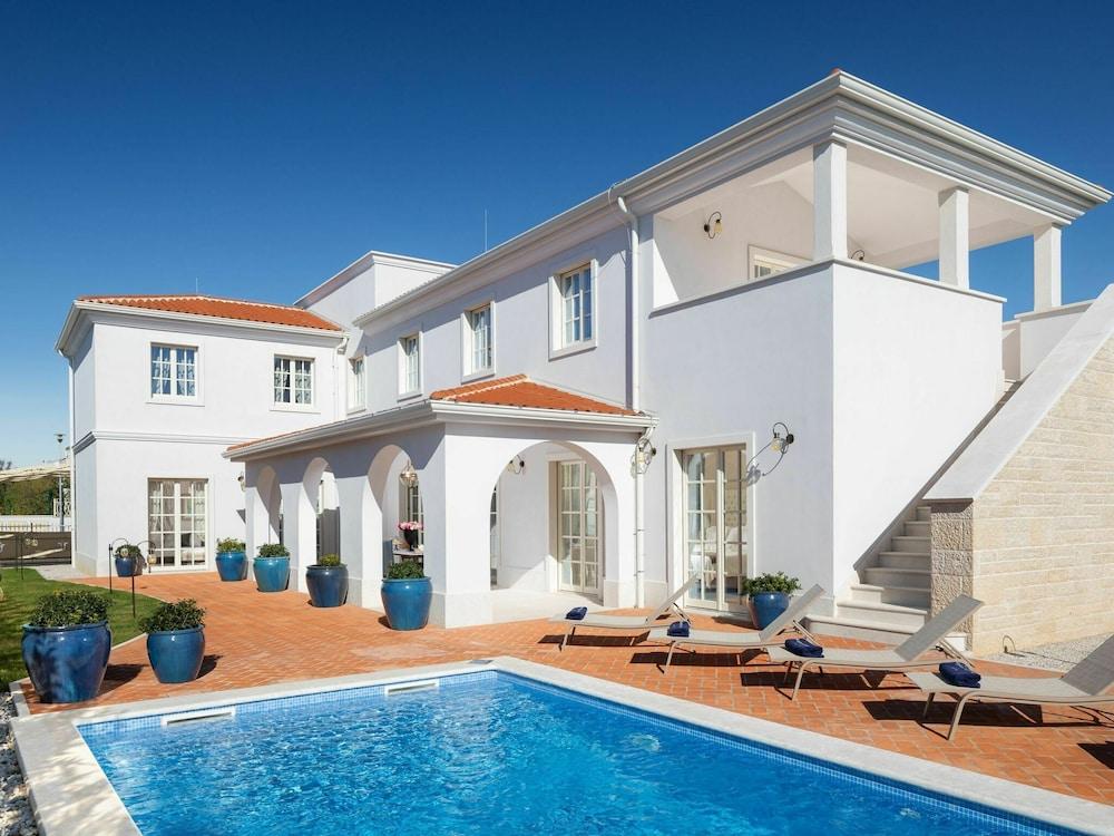 Plushy Villa With Artistic Interiors & Pool in Vabriga Featured Image