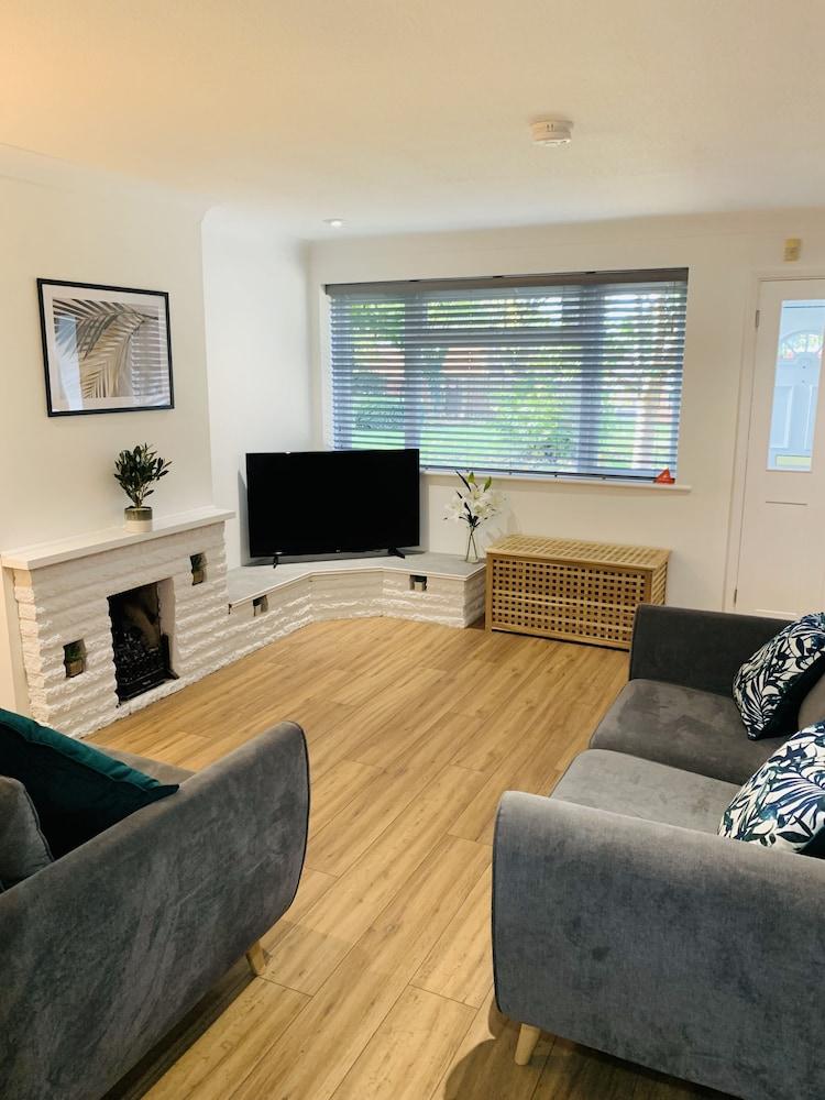 SA Today Farnham with Fibre Wi-Fi & Netflix