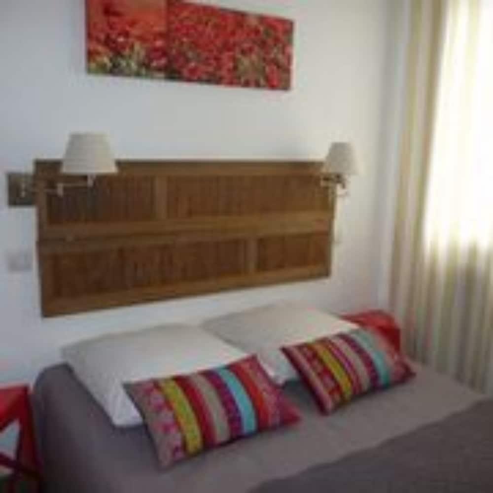 أوتل ليس تيراسيز دو روف