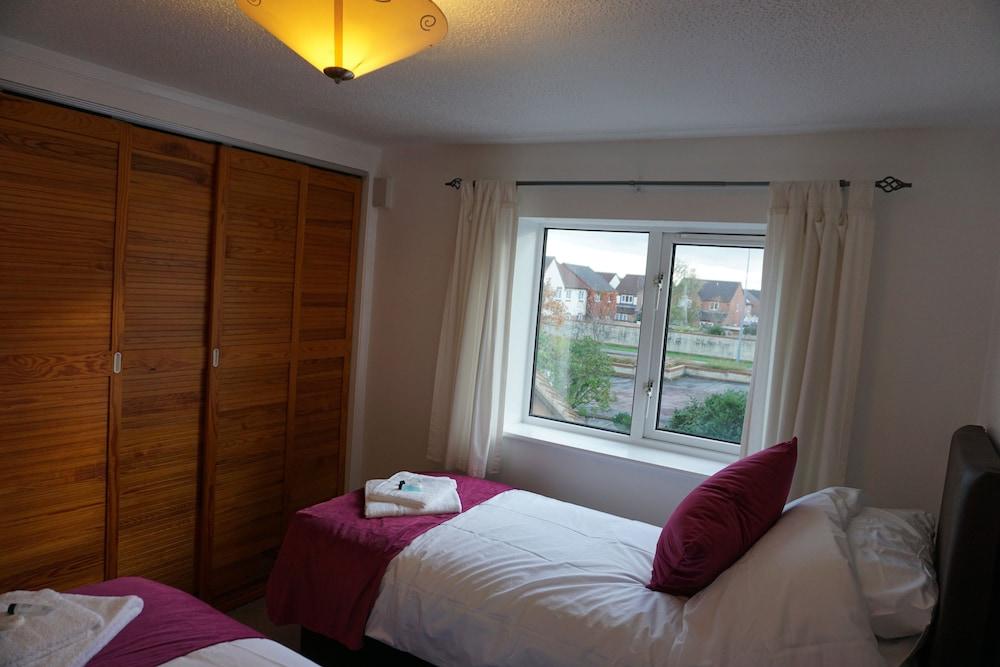 Cobolt Apartment Room