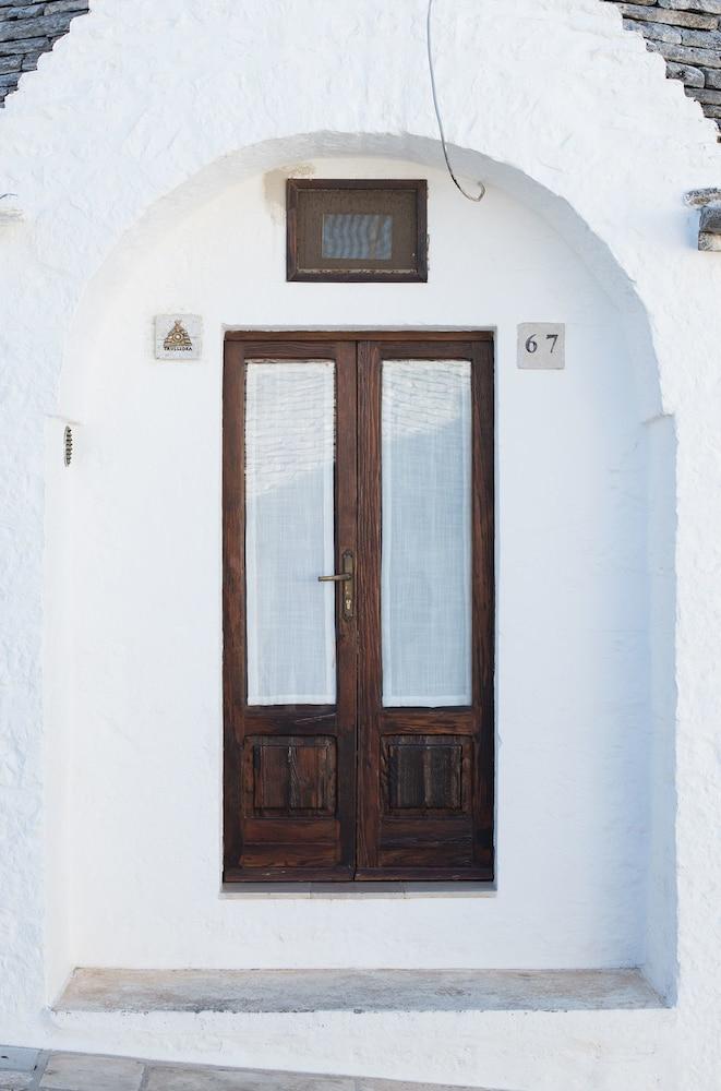 Trullidea Exterior