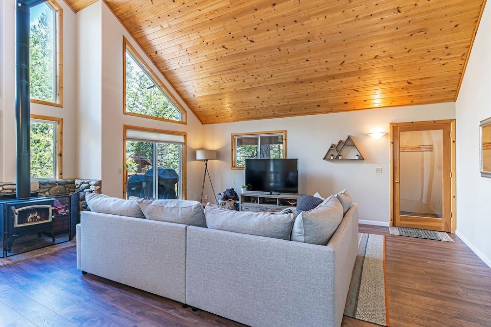 Sierra Haven by Tahoe Mountain Properties Interior