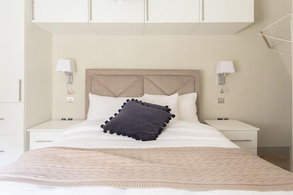 The Soho Loft - Elegant & Modern 1bdr in Soho Room