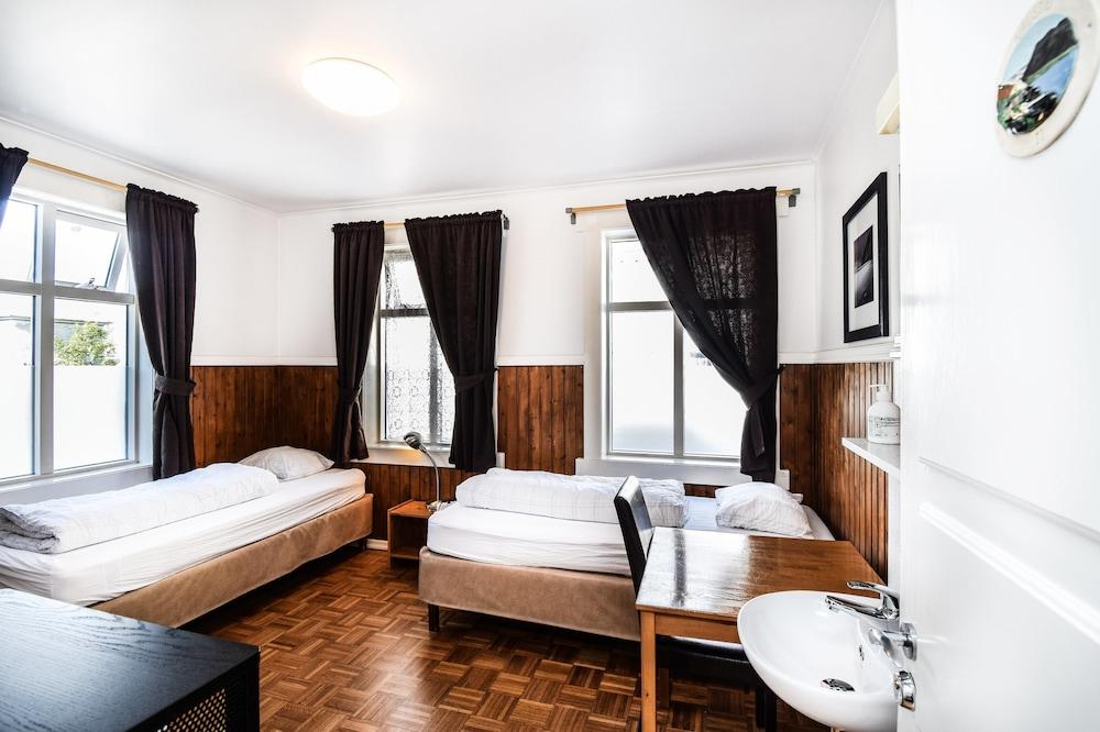 Guesthouse Aurora Room
