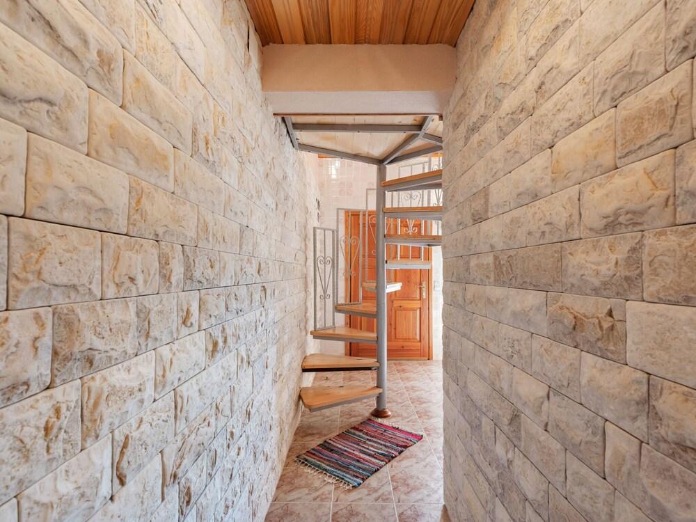 Comfortable apartment in Polača with swimming pool Interior