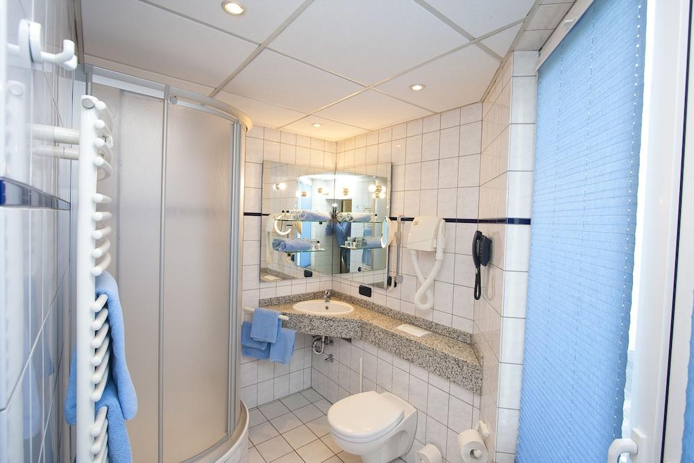 Handelshof Bathroom Shower