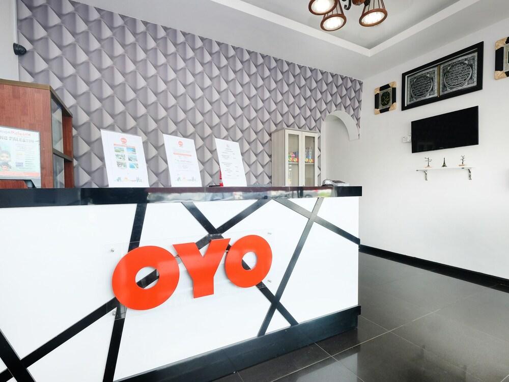 OYO 711 Tawaquf Inn Reception