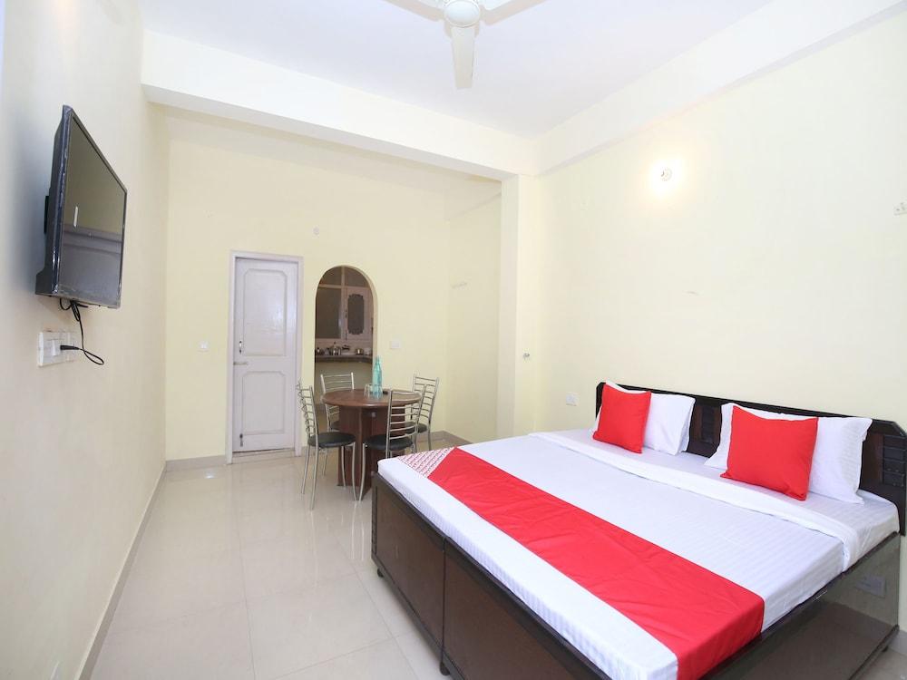 OYO 13804 Home Serene Studio Kasauli Room