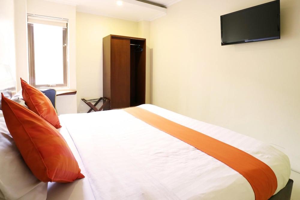 Hyper Inn Room