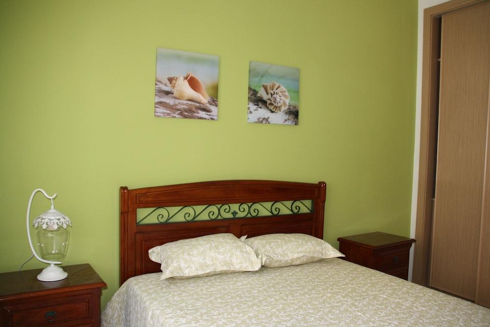 House Of Orchids Room