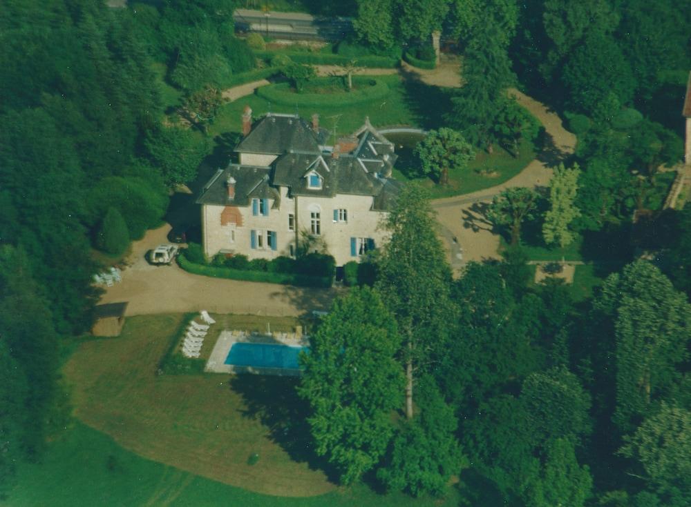 Le Pavillon de St. Agnan Aerial View