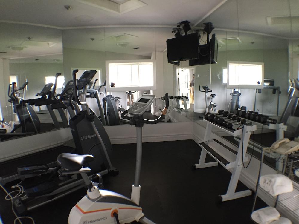 Super 8 by Wyndham Mt Hope Hamilton Intl Arpt ON Fitness Studio