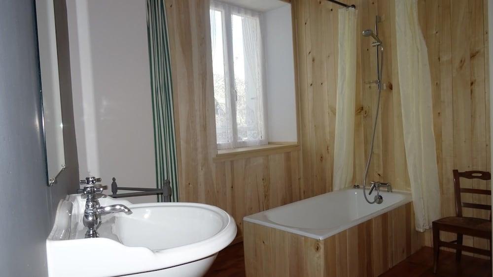 Chambres d'hotes en Aubrac chez JP Bathroom