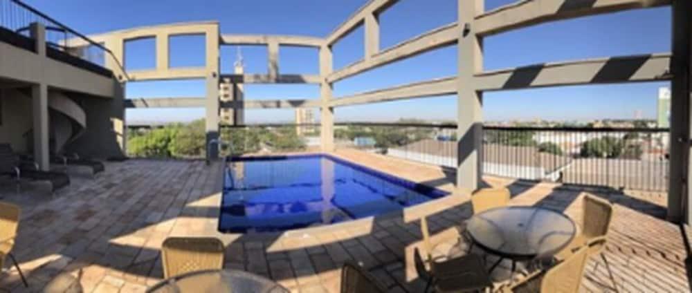 برافو سيتي هوتل دورادوس حمام سباحة مكشوف