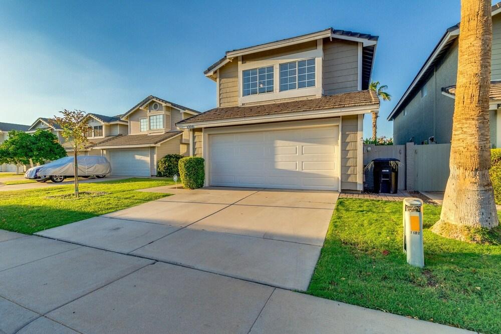 Waterfront w/ Heated Pool and a Paddle Boat in Gilbert! by Redawning المنطقة الخارجية