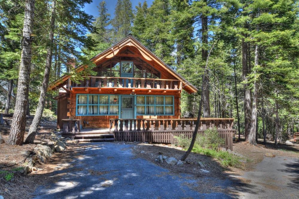 Charming Cascade Chalet Exterior