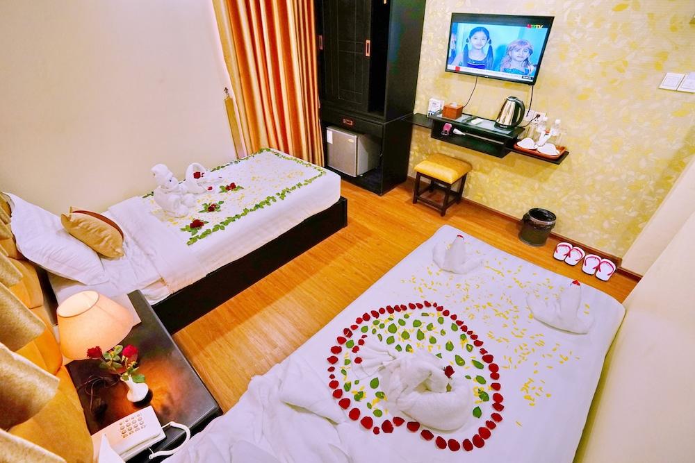 Royal Ruby Hotel Room