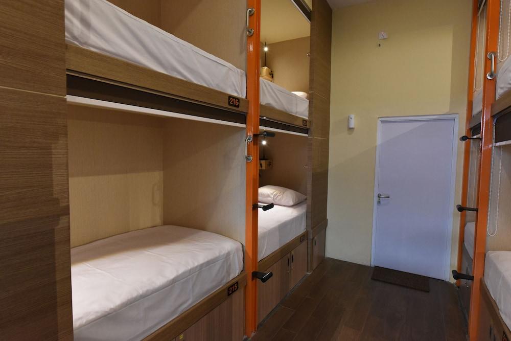 Legian Capsule Room