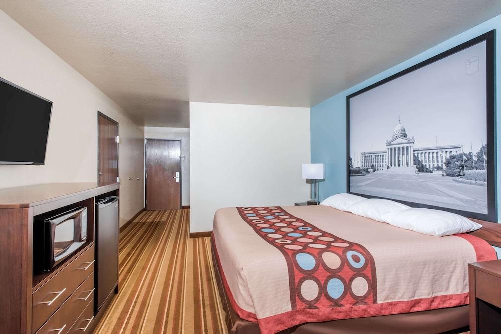 Super 8 by Wyndham Claremore OK Room
