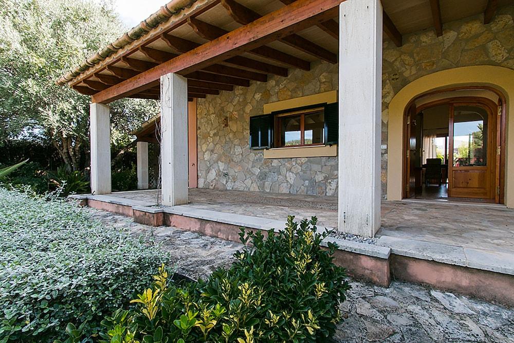 Chalet Correfoc Interior Entrance