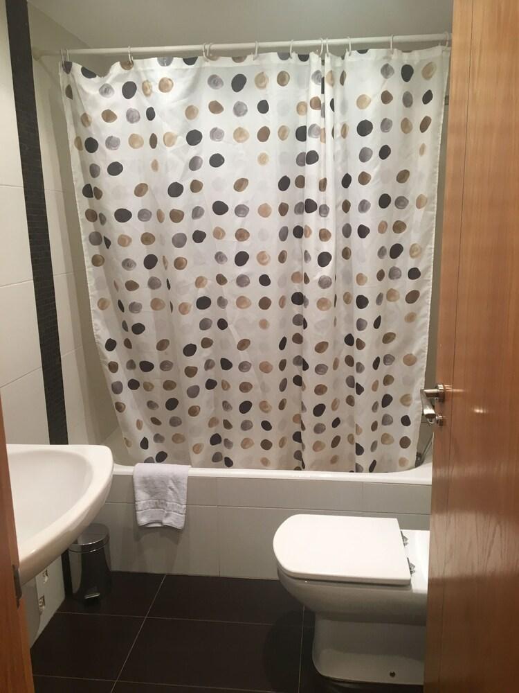 Real Unión by Basquelidays Bathroom