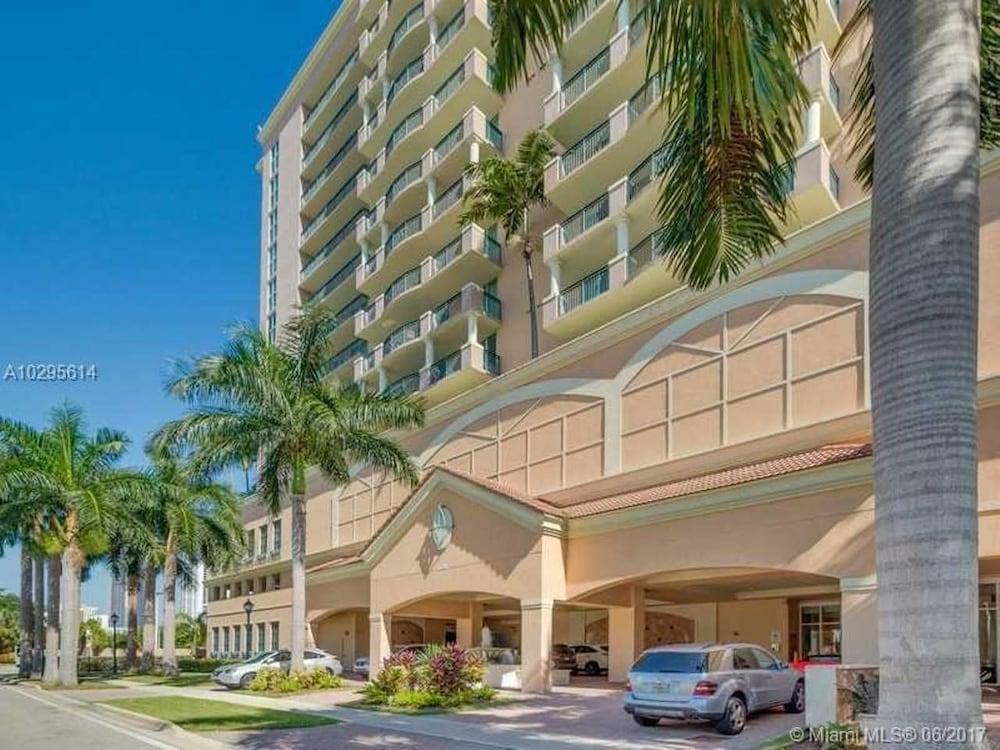 Beautiful Asian Retreat 2bd/2bth Apt. min to Beach Exterior