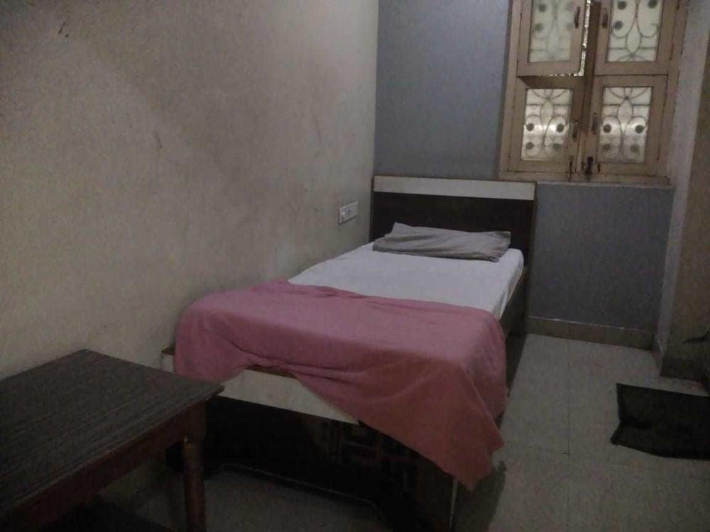 iROOMZ Pranathi Comforts Room