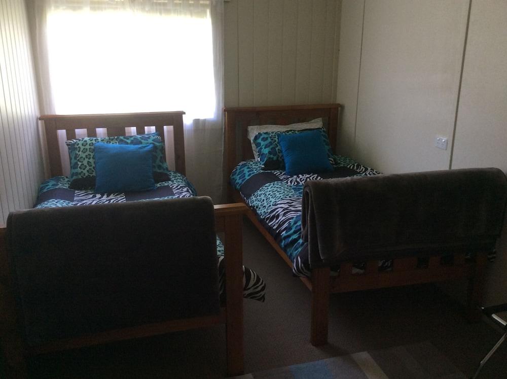 Charm on Douglas Room