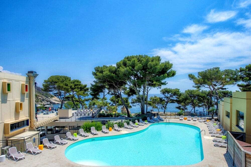 فيلاج كلوب ميلياد كاري لو رويه زحليقة مائية