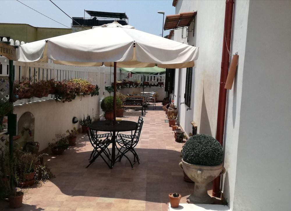 B&B PompeiLog Exterior