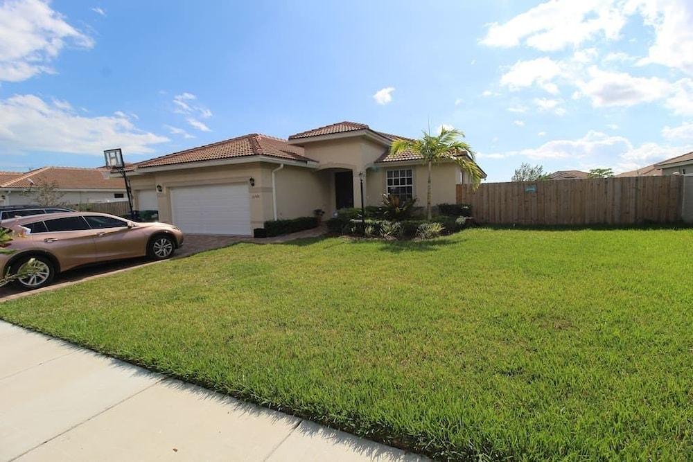 4 بد رومز 3 باث رومز هاوس إن ميامي باي إيه إس في آر - 12748