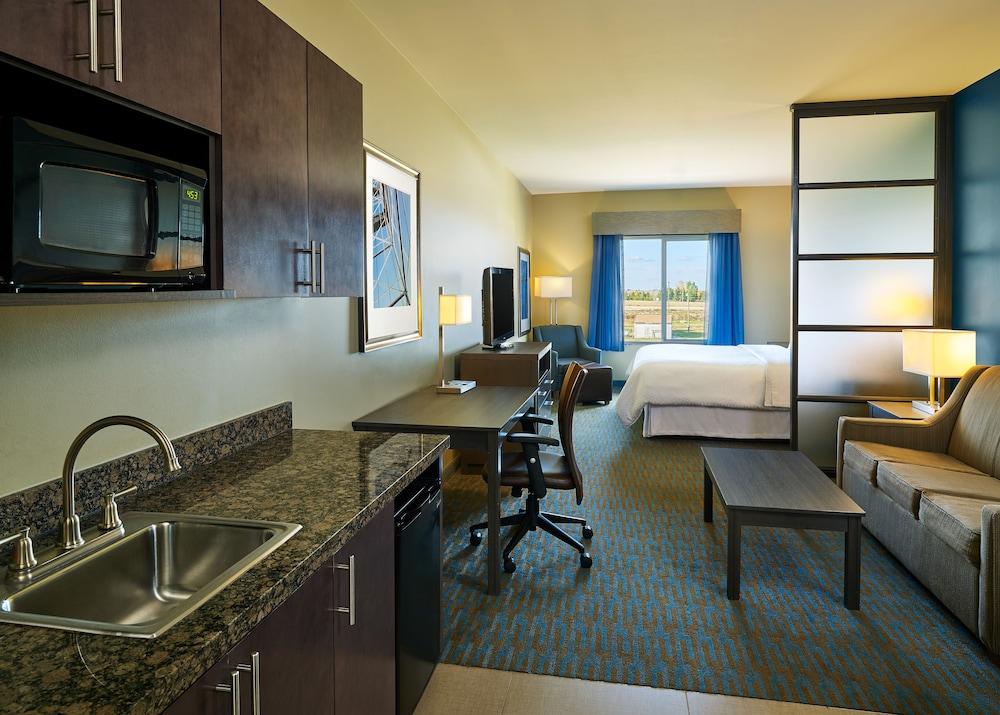 Four Points by Sheraton Williston Room