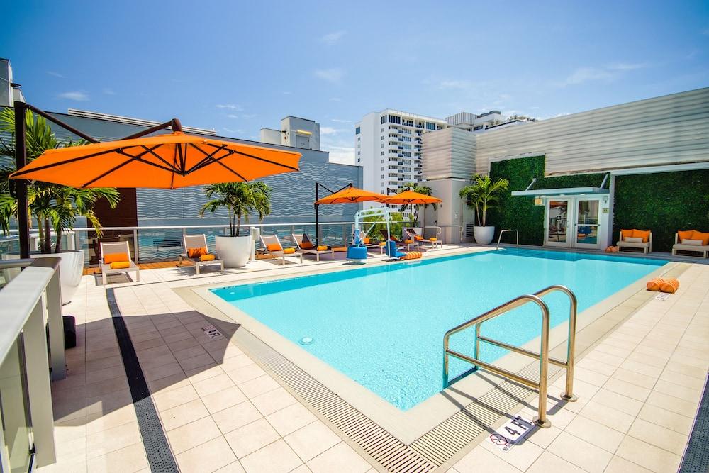 Iberostar Waves Berkeley Shore Rooftop Pool