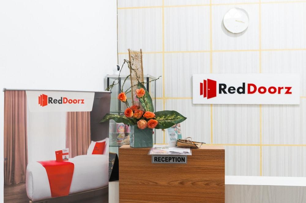 ريد دورز نير سلتان ماهمود بادارودين أيربورت باليمبانج منطقة الاستقبال