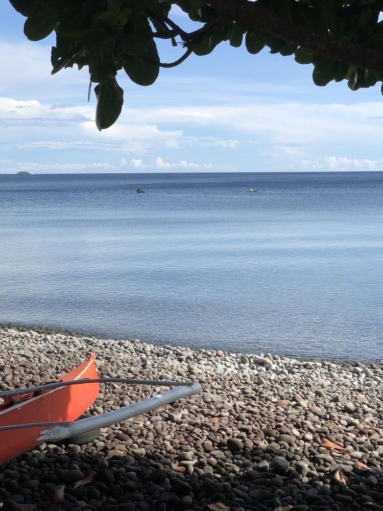 Pintuyan Dive Resort Beach