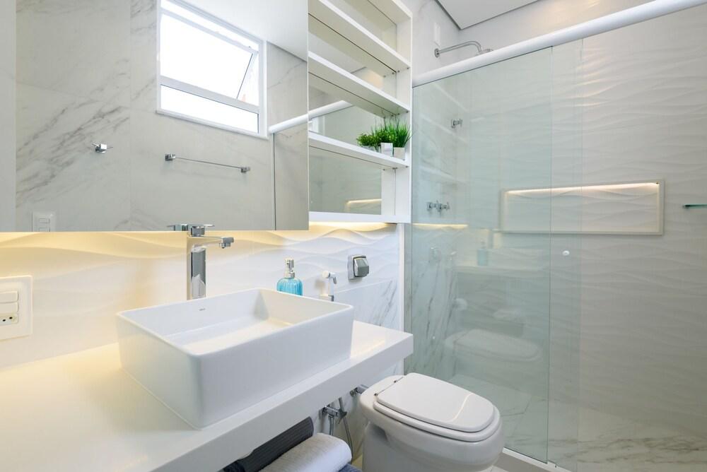 Omar do Rio - RP404 Bathroom