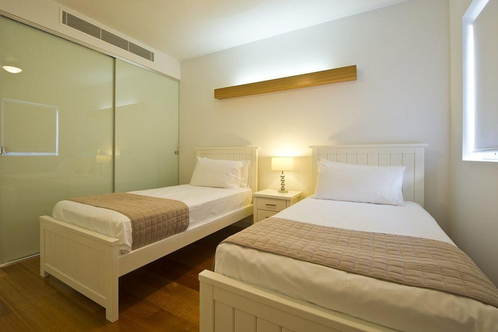 Maggies Beachfront Apt. 1 Room
