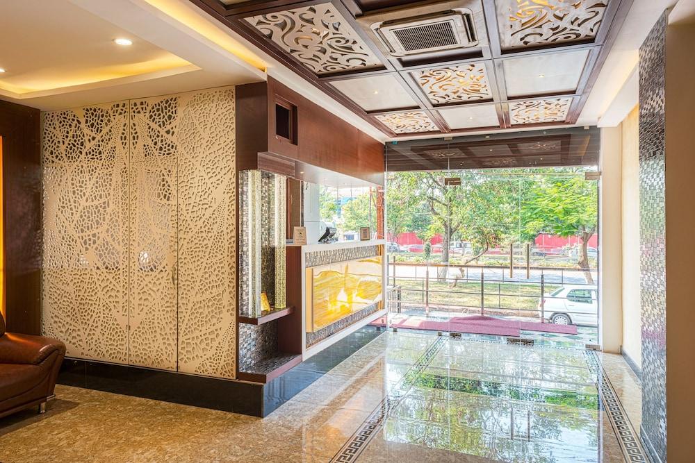 Treebo Empire Interior Entrance