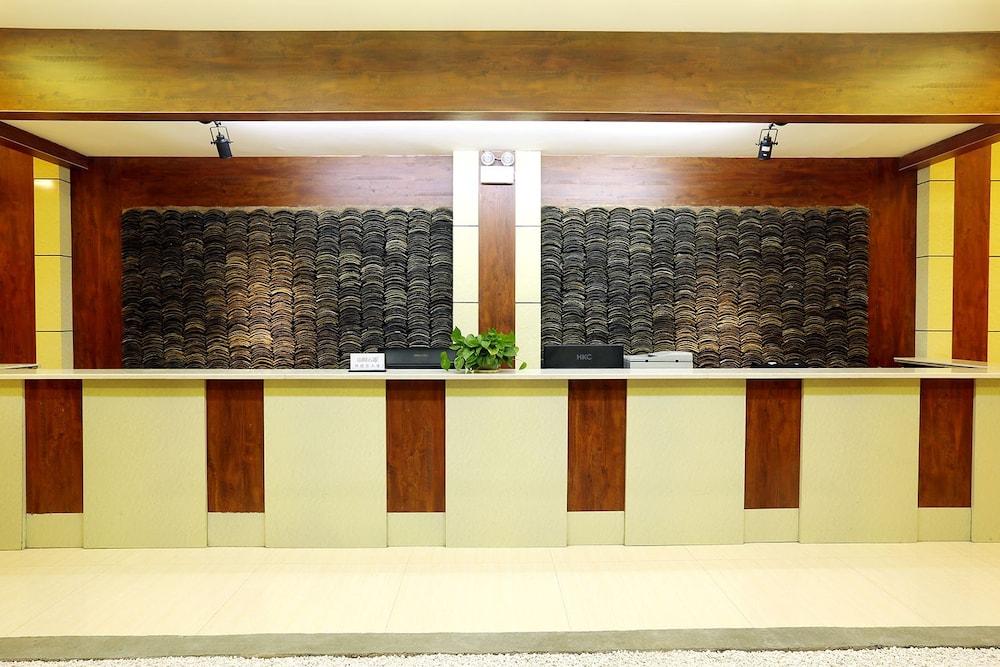 Shan Jian Yun Ge Lobby