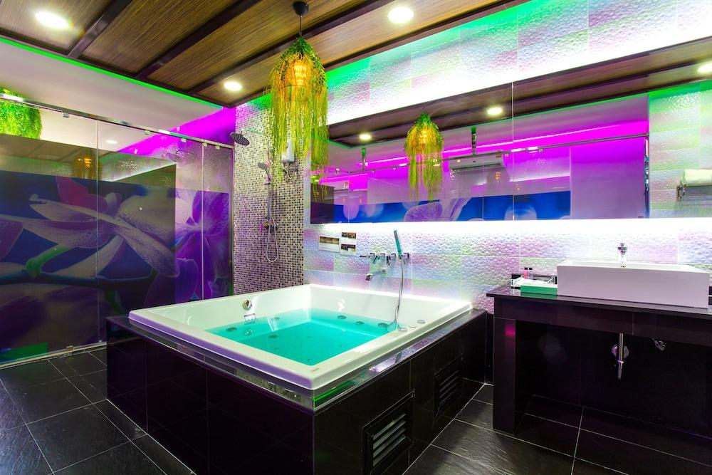 Sweety Resort Indoor Spa Tub